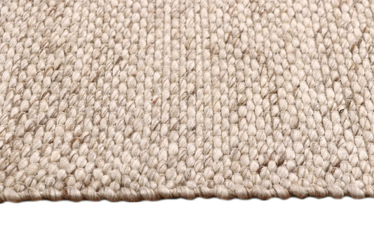Bela rug in Oyster – view 1
