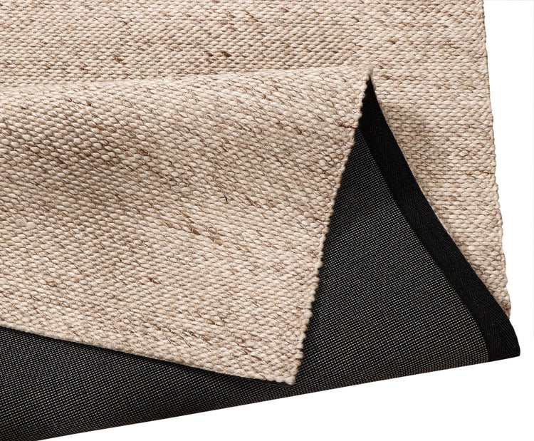 Bela rug in Oyster – view 3