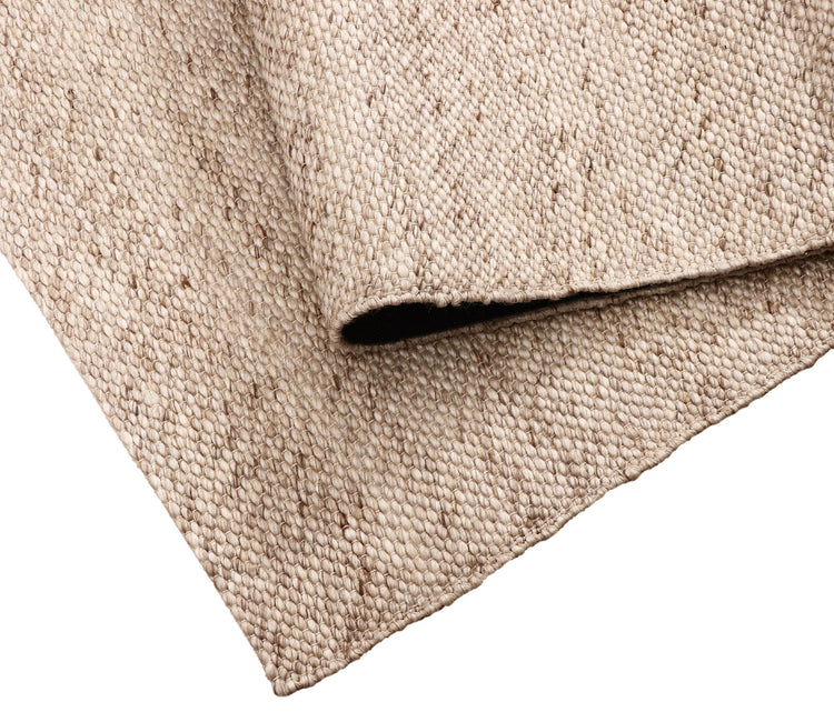 Bela rug in Oyster – view 4
