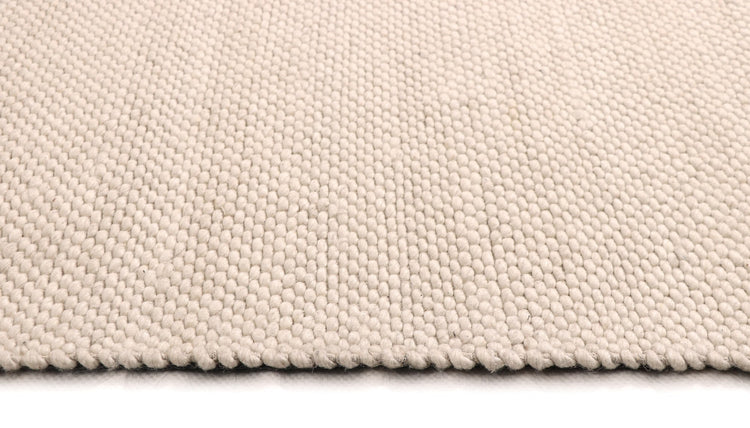 Bela rug in White – view 2