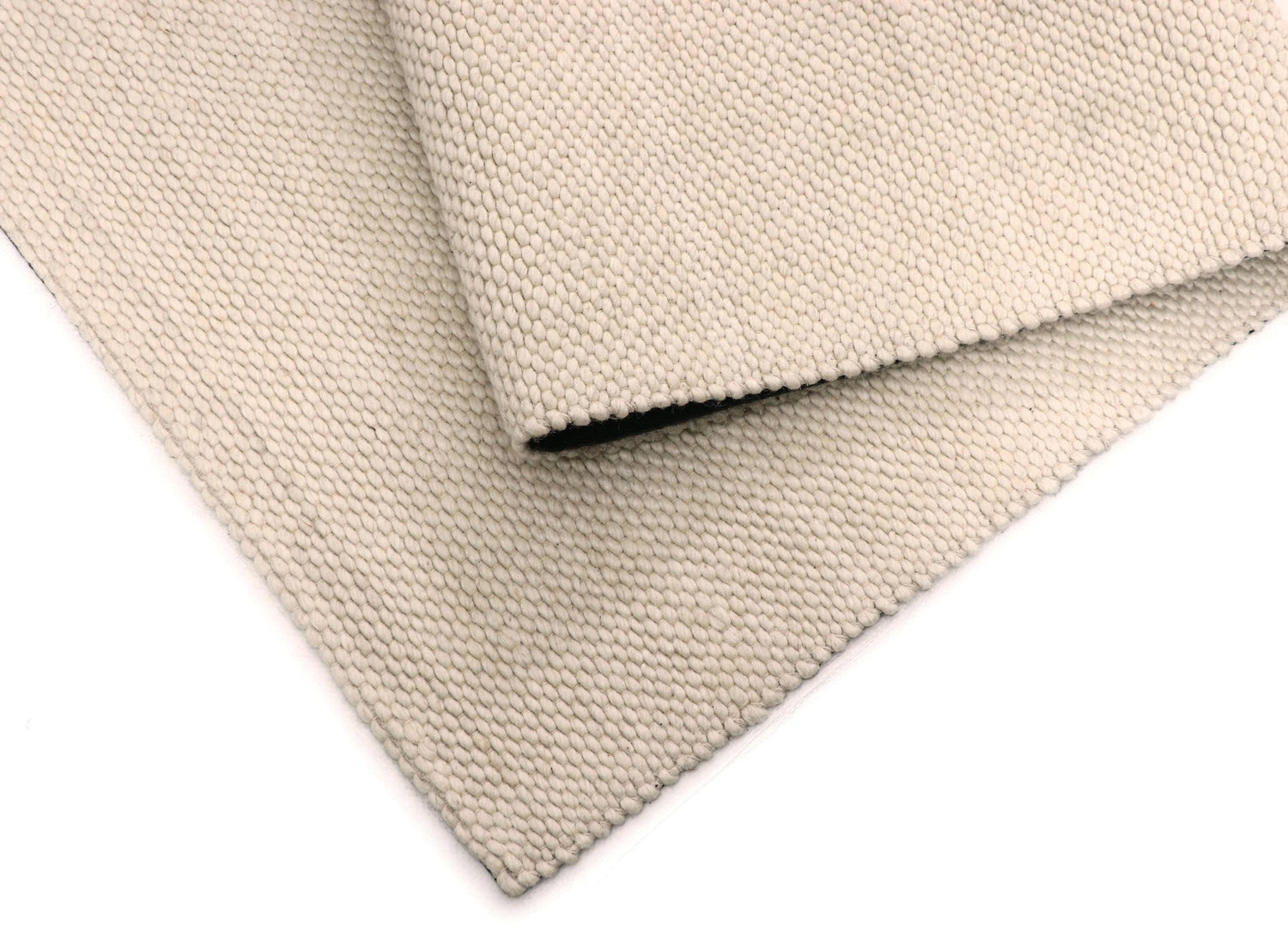 Bela rug in White – view 4